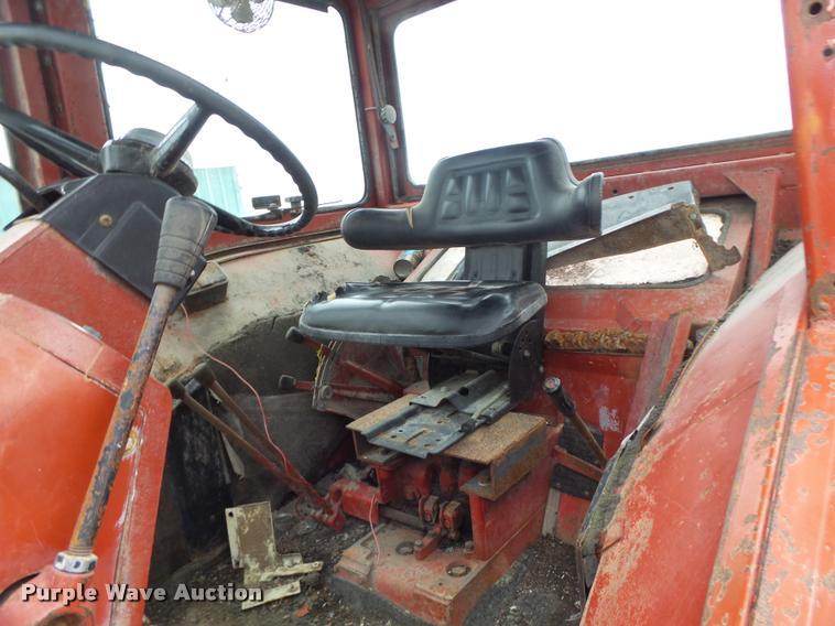 image for item DA3300 International 966 tractor