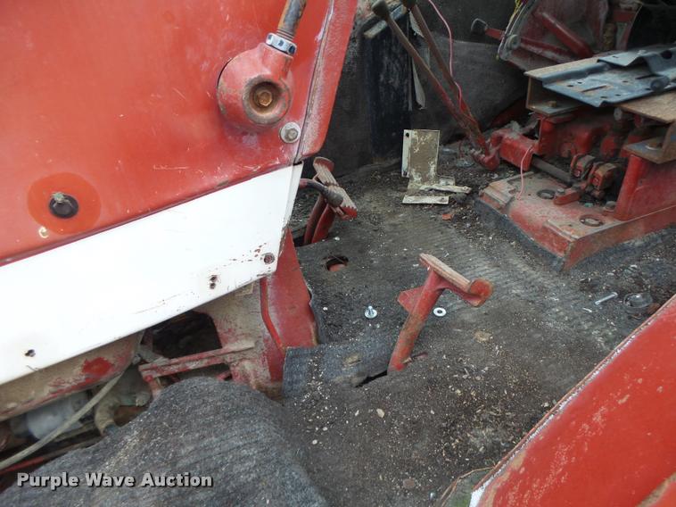 image for item DA3300 International 966 tractor