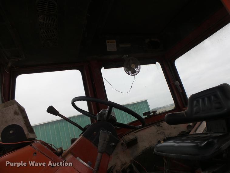 image for item DA3300 International 966 tractor