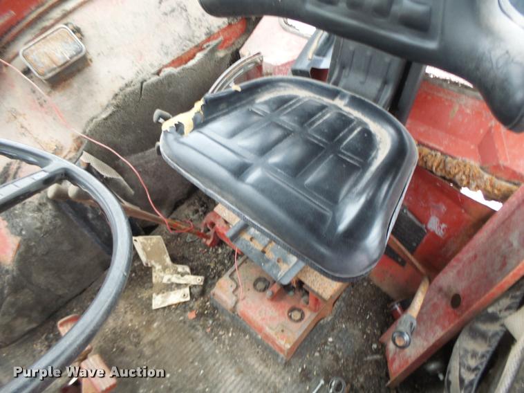 image for item DA3300 International 966 tractor