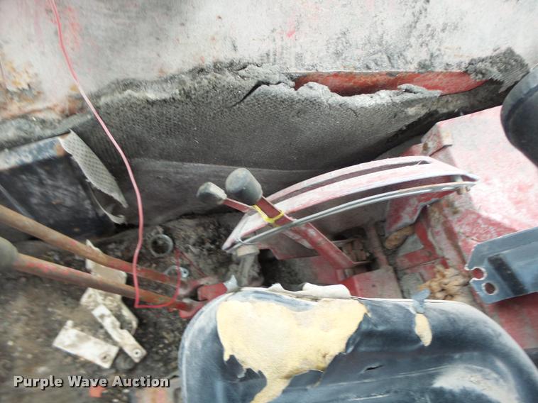 image for item DA3300 International 966 tractor