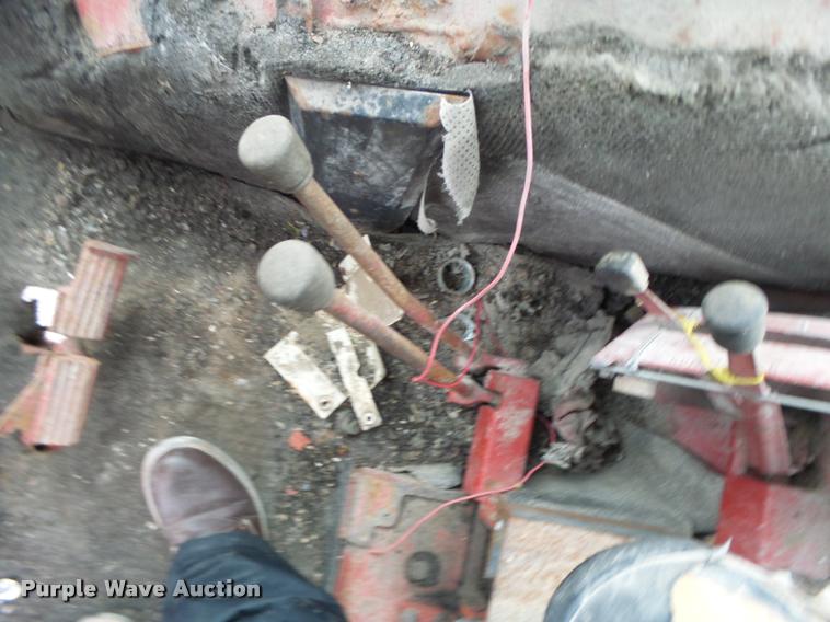 image for item DA3300 International 966 tractor