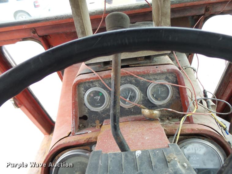 image for item DA3300 International 966 tractor