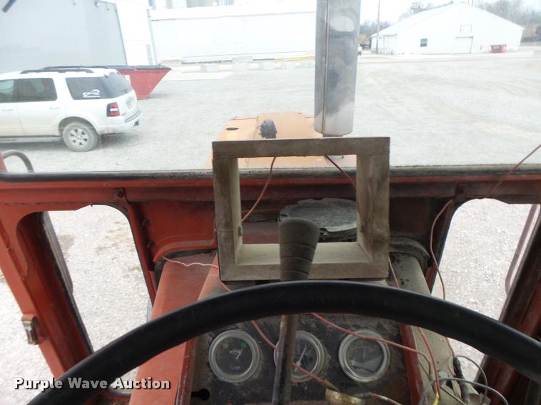 image for item DA3300 International 966 tractor