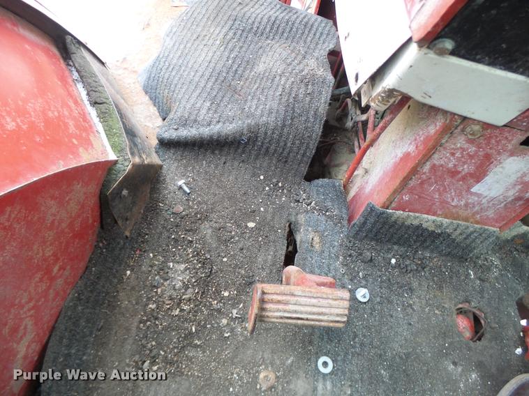 image for item DA3300 International 966 tractor