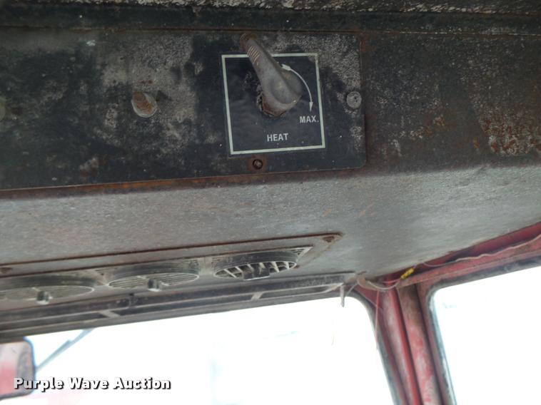 image for item DA3300 International 966 tractor