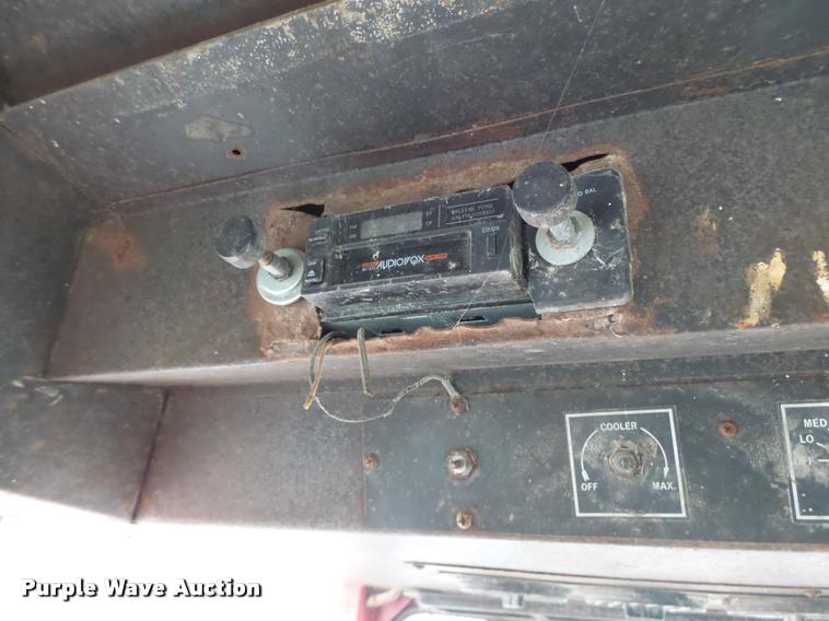 image for item DA3300 International 966 tractor