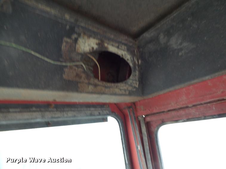 image for item DA3300 International 966 tractor