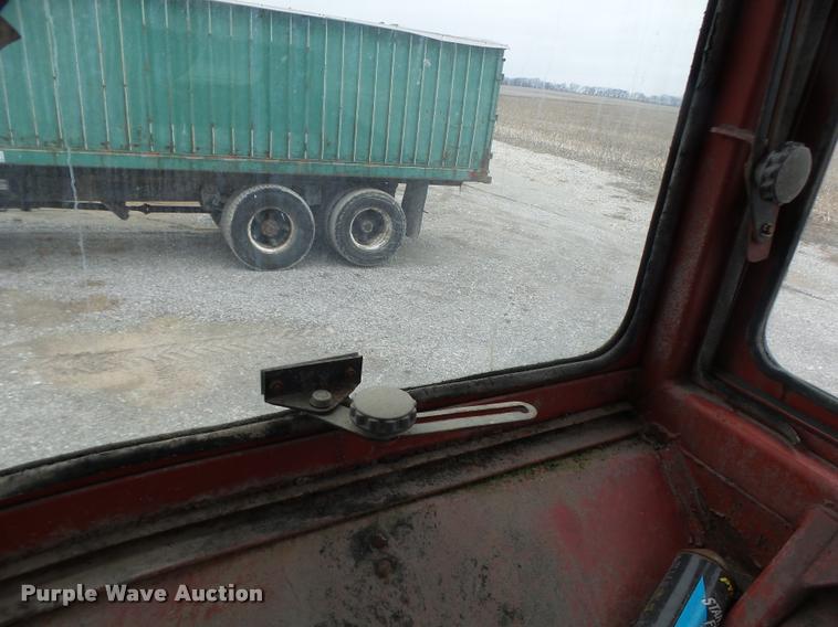 image for item DA3300 International 966 tractor