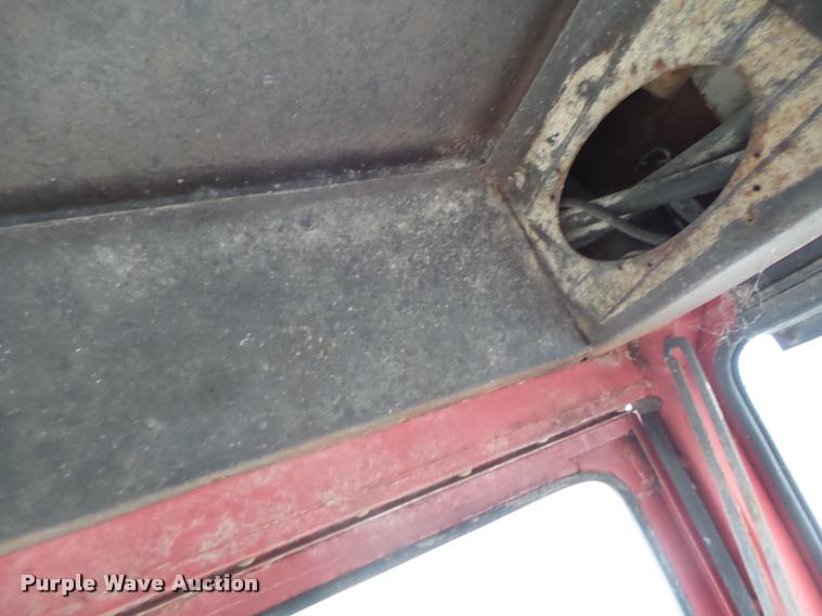 image for item DA3300 International 966 tractor