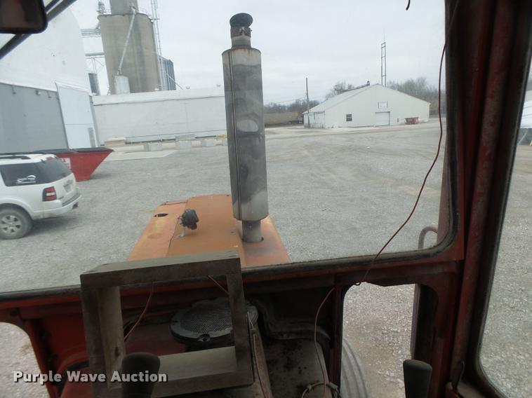 image for item DA3300 International 966 tractor