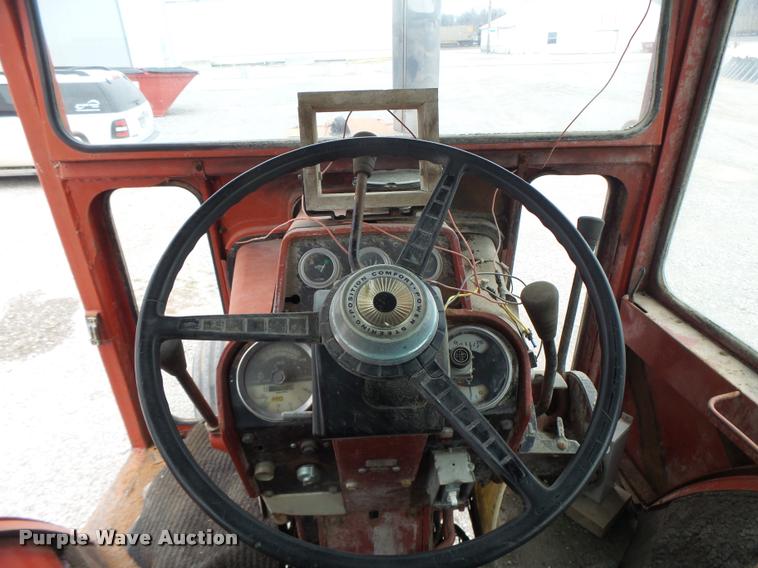 image for item DA3300 International 966 tractor