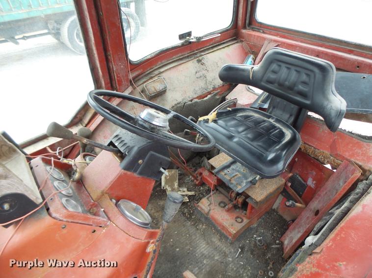 image for item DA3300 International 966 tractor