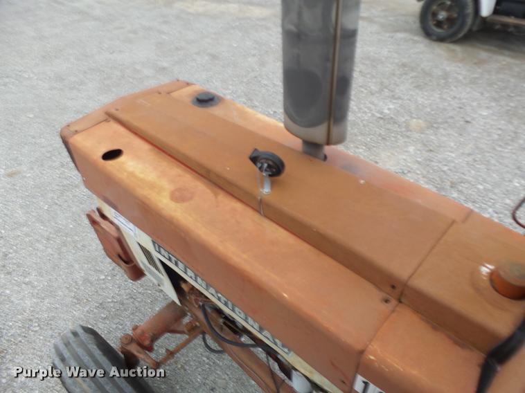 image for item DA3300 International 966 tractor