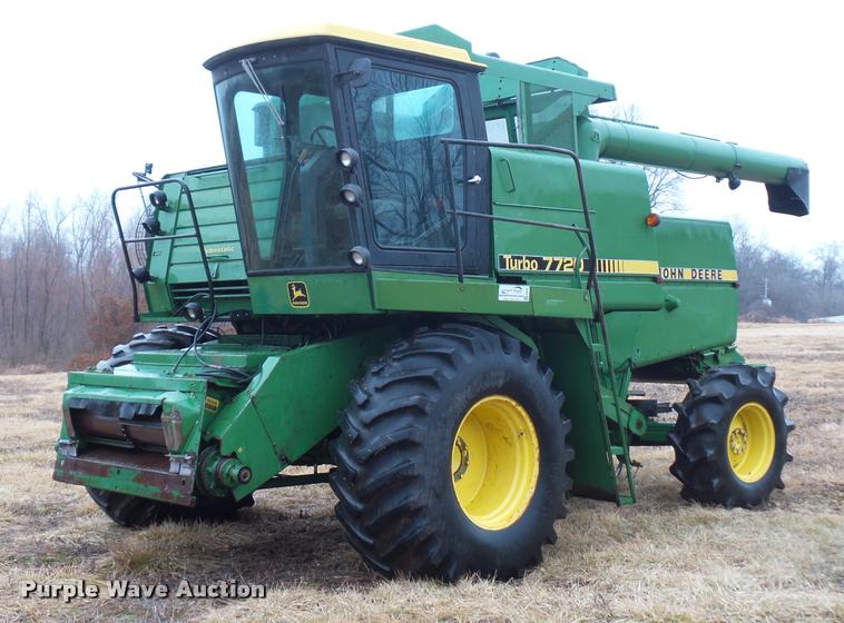 image for item DA5850 1982 John Deere 7720 RWA combine