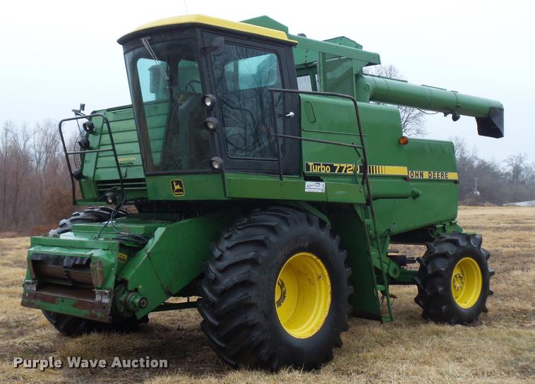 image for item DA5850 1982 John Deere 7720 RWA combine