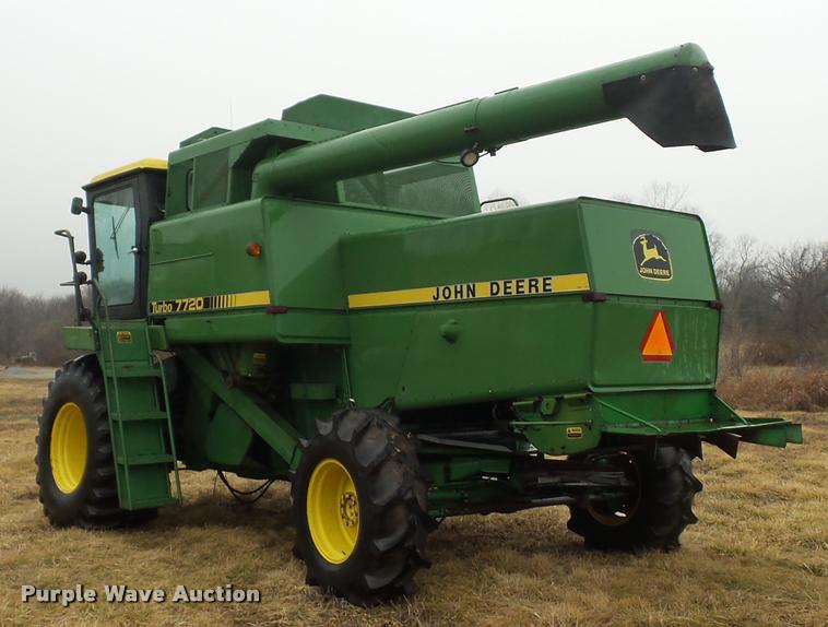 image for item DA5850 1982 John Deere 7720 RWA combine