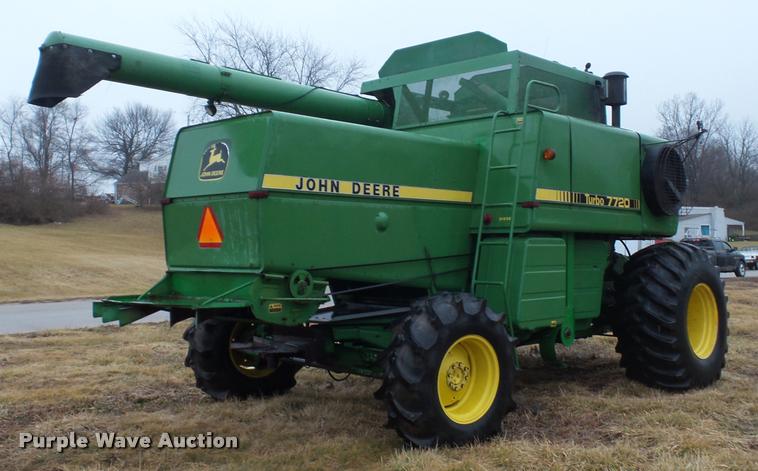 image for item DA5850 1982 John Deere 7720 RWA combine
