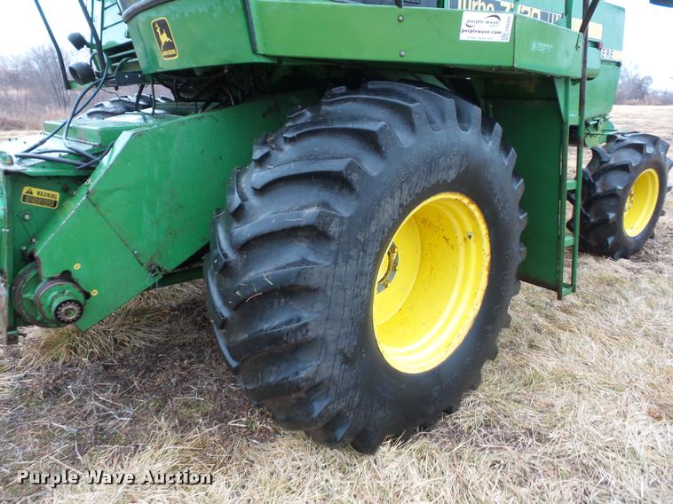 image for item DA5850 1982 John Deere 7720 RWA combine