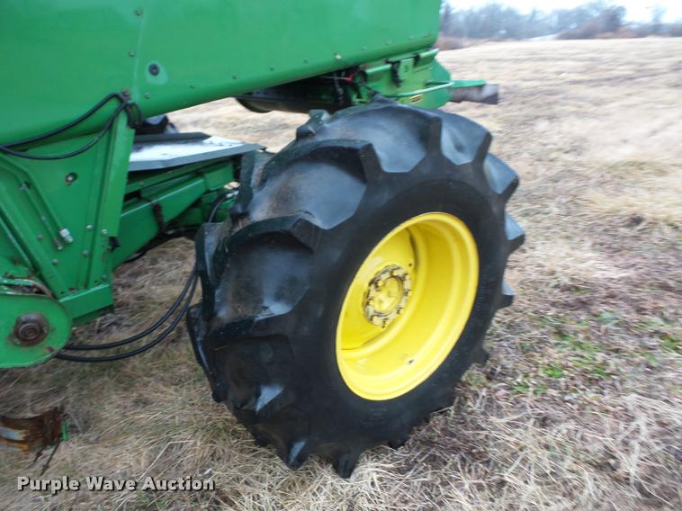 image for item DA5850 1982 John Deere 7720 RWA combine
