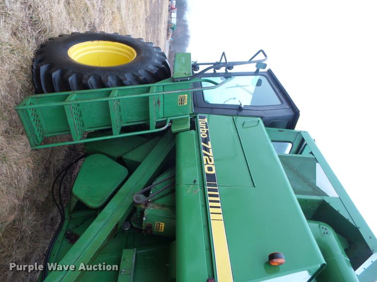 image for item DA5850 1982 John Deere 7720 RWA combine