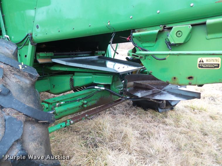 image for item DA5850 1982 John Deere 7720 RWA combine
