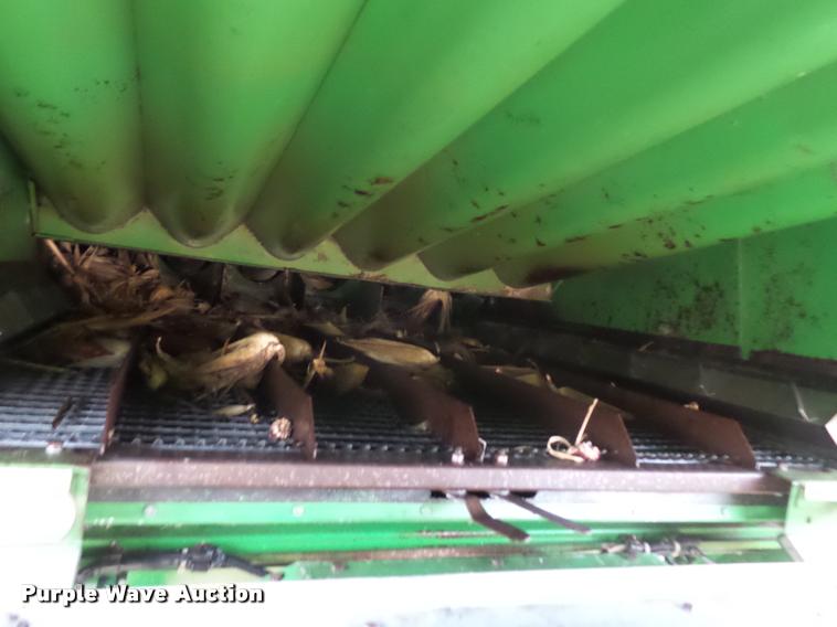 image for item DA5850 1982 John Deere 7720 RWA combine