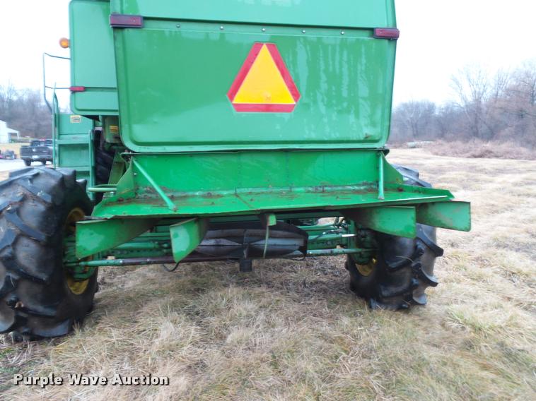 image for item DA5850 1982 John Deere 7720 RWA combine