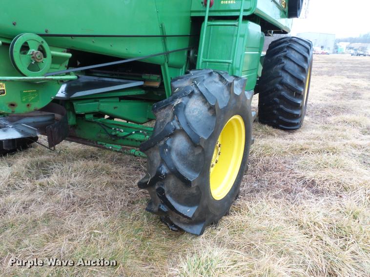 image for item DA5850 1982 John Deere 7720 RWA combine