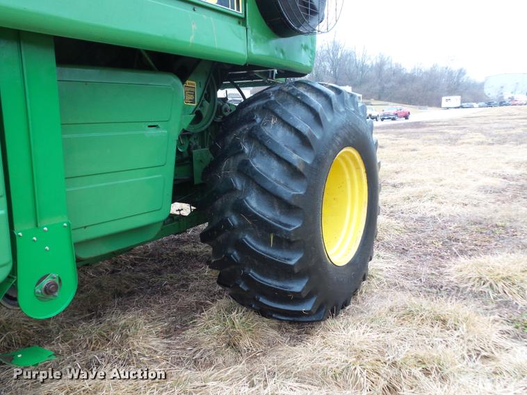 image for item DA5850 1982 John Deere 7720 RWA combine