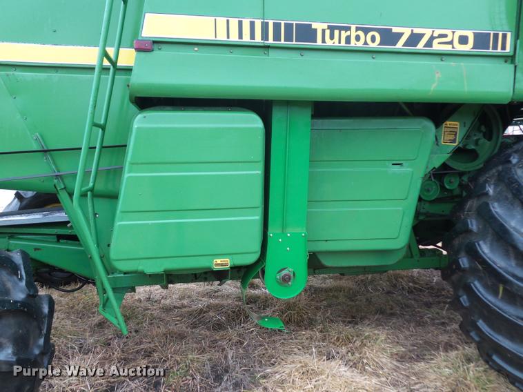 image for item DA5850 1982 John Deere 7720 RWA combine