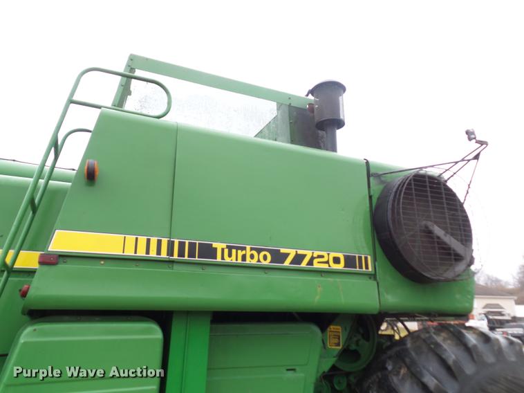image for item DA5850 1982 John Deere 7720 RWA combine