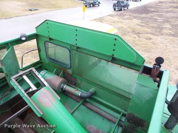image for item DA5850 1982 John Deere 7720 RWA combine