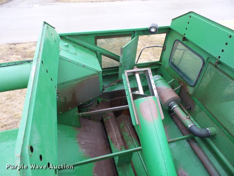 image for item DA5850 1982 John Deere 7720 RWA combine