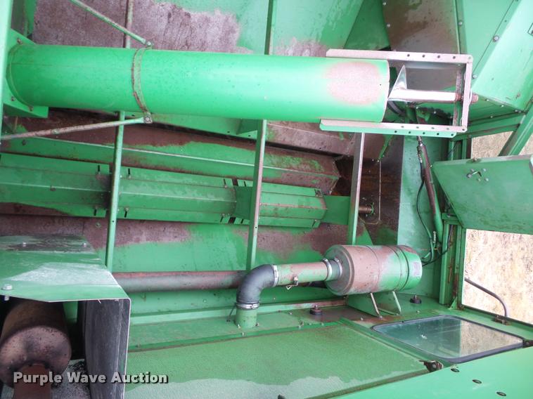 image for item DA5850 1982 John Deere 7720 RWA combine