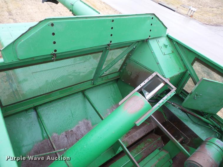 image for item DA5850 1982 John Deere 7720 RWA combine