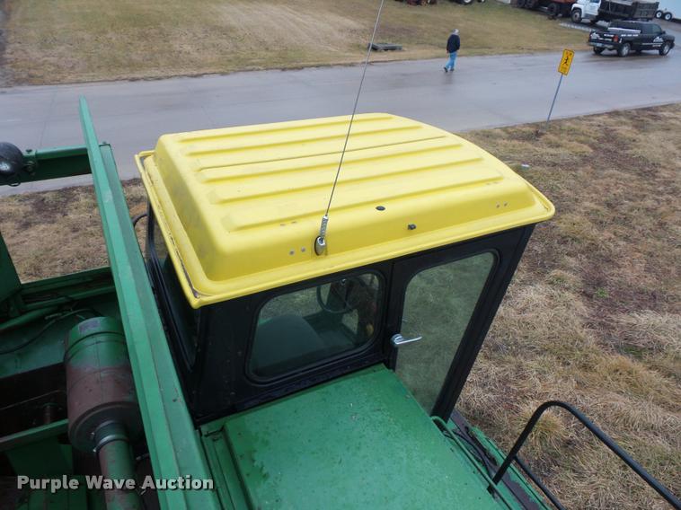 image for item DA5850 1982 John Deere 7720 RWA combine