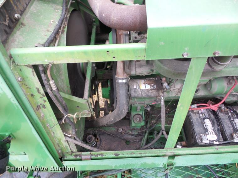 image for item DA5850 1982 John Deere 7720 RWA combine