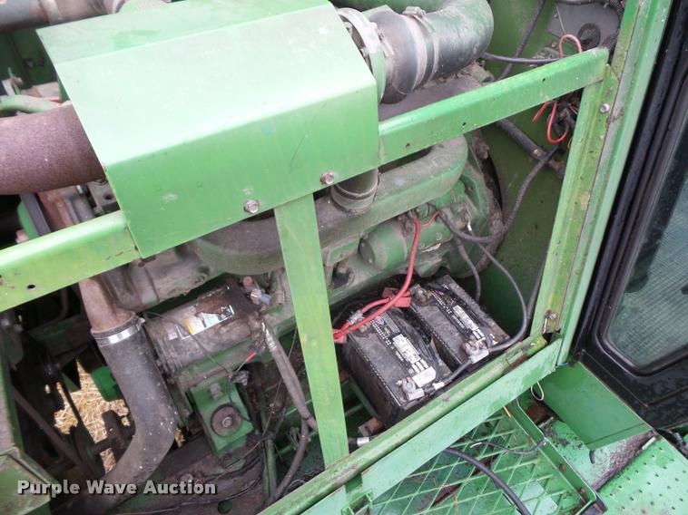 image for item DA5850 1982 John Deere 7720 RWA combine