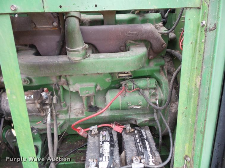 image for item DA5850 1982 John Deere 7720 RWA combine