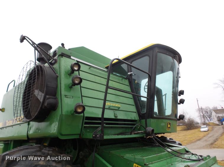 image for item DA5850 1982 John Deere 7720 RWA combine