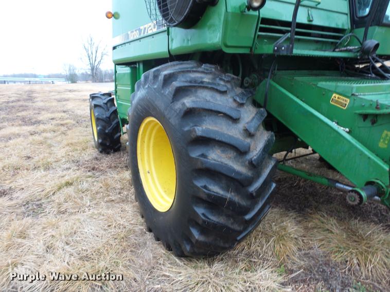 image for item DA5850 1982 John Deere 7720 RWA combine