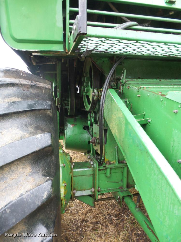 image for item DA5850 1982 John Deere 7720 RWA combine