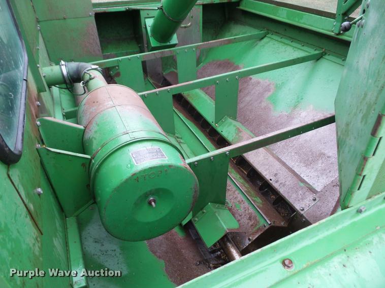 image for item DA5850 1982 John Deere 7720 RWA combine