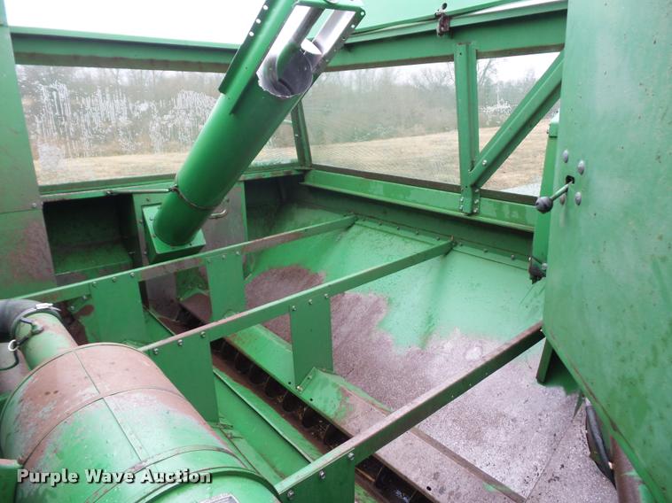 image for item DA5850 1982 John Deere 7720 RWA combine