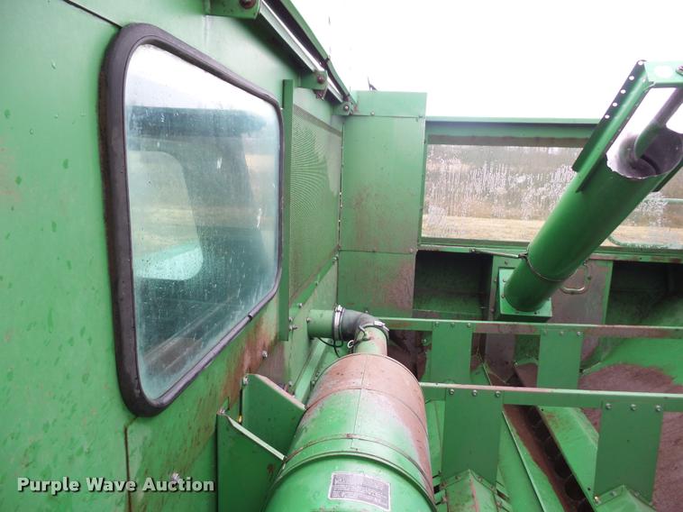 image for item DA5850 1982 John Deere 7720 RWA combine
