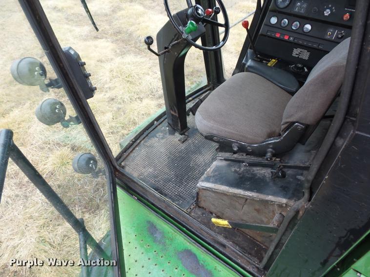 image for item DA5850 1982 John Deere 7720 RWA combine