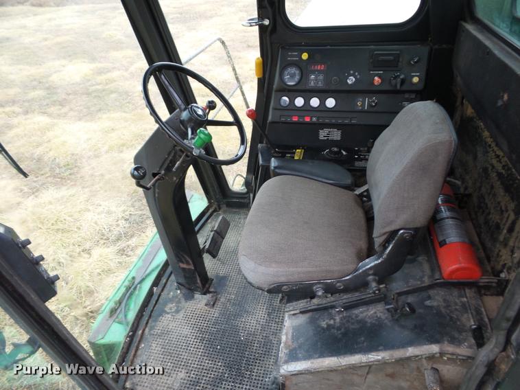 image for item DA5850 1982 John Deere 7720 RWA combine