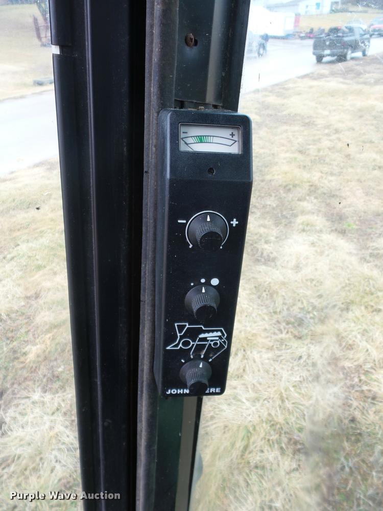 image for item DA5850 1982 John Deere 7720 RWA combine