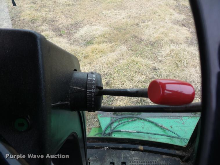 image for item DA5850 1982 John Deere 7720 RWA combine